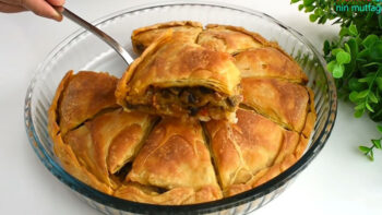 Etliden Daha Lezzetli Muhteşem Patlıcanlı Börek Tarifi