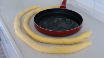 Hamur Açma Derdi Olmadan En Hızlı Börek Tarifi