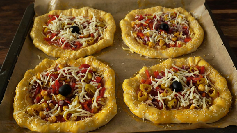 Ramazanda Çok Yapılacak Bol Malzemeli Pizza Çörek Tarifi 2