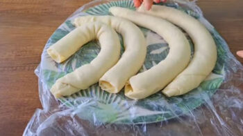 Soğumasını Beklemeden Biten Yıllara Meydan Okuyan Börek Tarifi