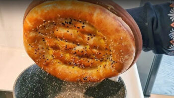 Tandırdakine Rakip Tencere Kapağında Pişen Ramazan Pidesi Tarifi