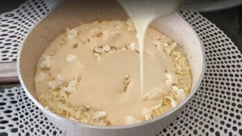 Tavada Yapılan En İddialı Yufkasız Müthiş Börek Tarifi