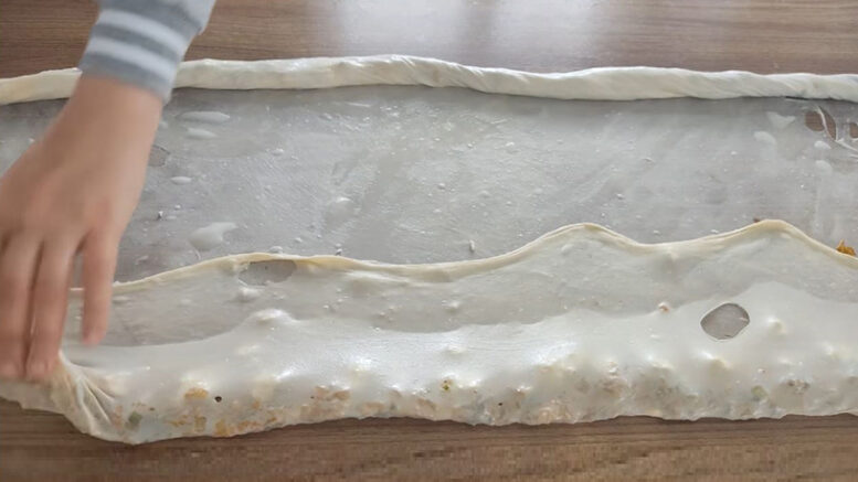 Tepsinin Birini Pişirip Diğerini Dolaba Kaldıracağınız börek Tarifi 2