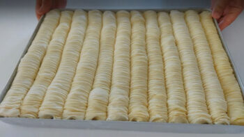 20 Yıldır Yapılan Bayrama Çıtır Büzgü Baklava Tarifi