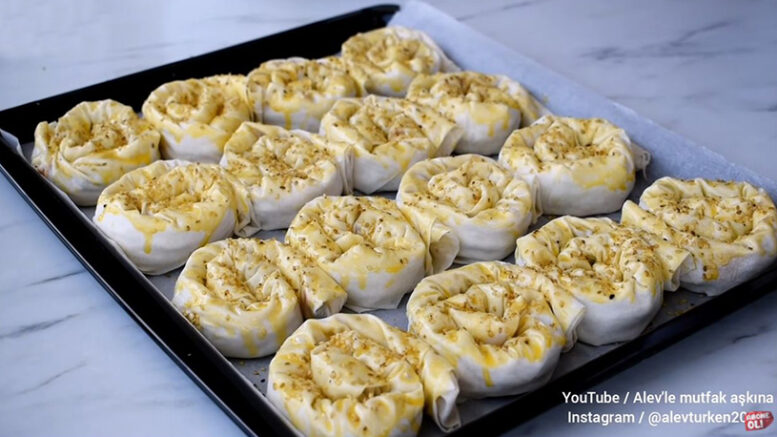 Diğer Tarifleri Geride Bırakan Enteresan İç Malzemeli Börek Tarif 2i