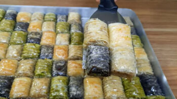 Rengarenk Her Rengi Ayrı Lezzetli Baklava Tarifi