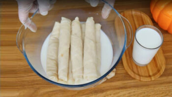 Muhteşem Yöntemli Sütle Lezzetlenen Börek Tarifi