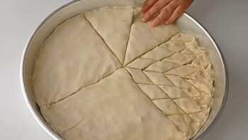 Bayrama Püf Noktaları İle Kesme Teknikli Baklava Tarifi