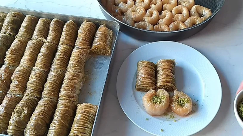 yontemi inanilmaz 2 farkli sarma baklava tarifi 2