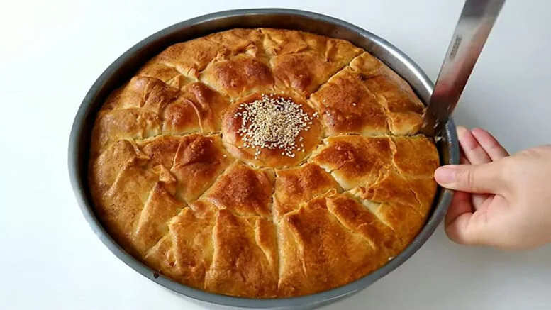 Üstü Milföy Gibi İçi El Açma Börek Tarifi 1