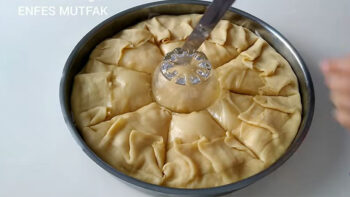 Üstü Milföy Gibi İçi El Açma Börek Tarifi
