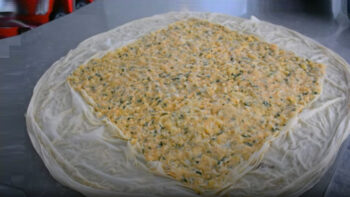 3 Yufkadan 2 Tepsi Ucuzun Ucuzu Börek Tarifi
