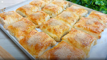 Çıtırlığı Unda Dakikada Hazırla Buzluğa At Zarf Börek Tarifi
