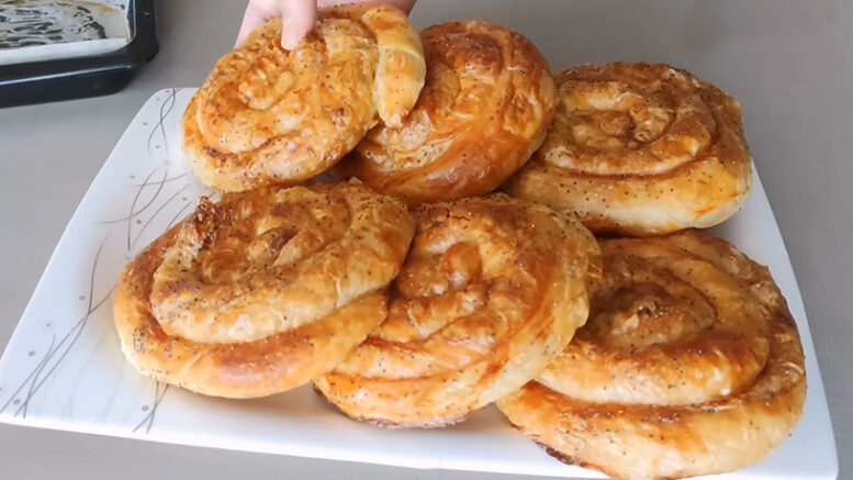 Öyle Yöntemle Yapılıyor Pul Pul Çiğ Patatesten Börek Tarifi 2