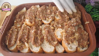 Şok Edici Bayat Ekmekten Börek Tarifi