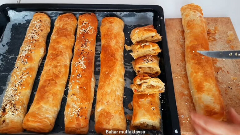 Milföy Gibi Dökülen Nefis Börek Tarifi 1