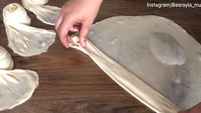 Ad Vermek Size Kalan Katmer Gibi Börek Tarifi