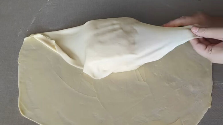 Maden Suyu İle Milföy Gibi Mis Börek Tarifi