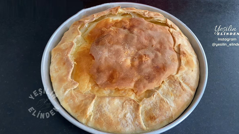 Sosu İçine Sonradan Dökülen İnanılmaz Börek Tarifi 2