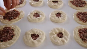 Kapış Kapış Giden Ağzı Açık Çörek Tarifi