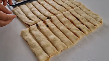 Şok Edici Kolaylıkta Çıtır Çörek Gibi Börek Tarifi