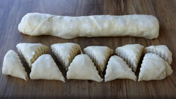 120 Katlı Yarım Bardak Yoğurttan Börek Tarifi