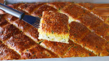 Börek Sanılan Yumuşacık Çörek Tarifi