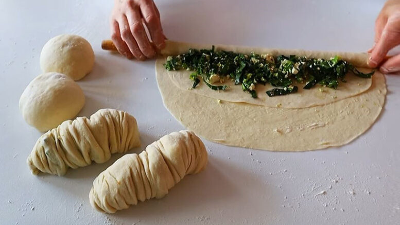 Pul Pul Ayrılan Her Lokması Nefis Börek Tarifi