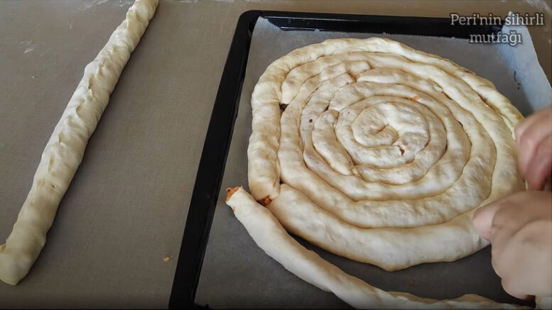 Lezzeti Tavan En Hızlı Yapılan Börek Tarifi