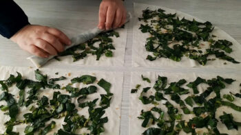 Mevsimi Gelince Tepsi Tepsi Yapılan Geriye Kalmayan Börek Tarifi