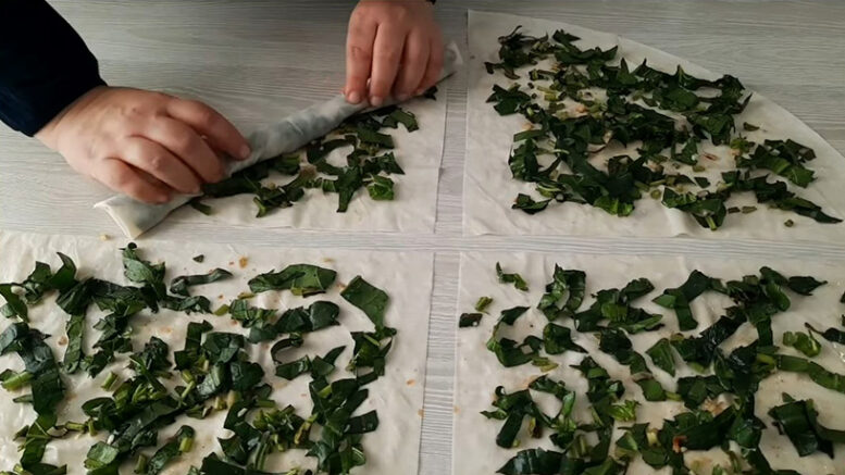 Mevsimi Gelince Tepsi Tepsi Yapılan Geriye Kalmayan Börek Tarifi