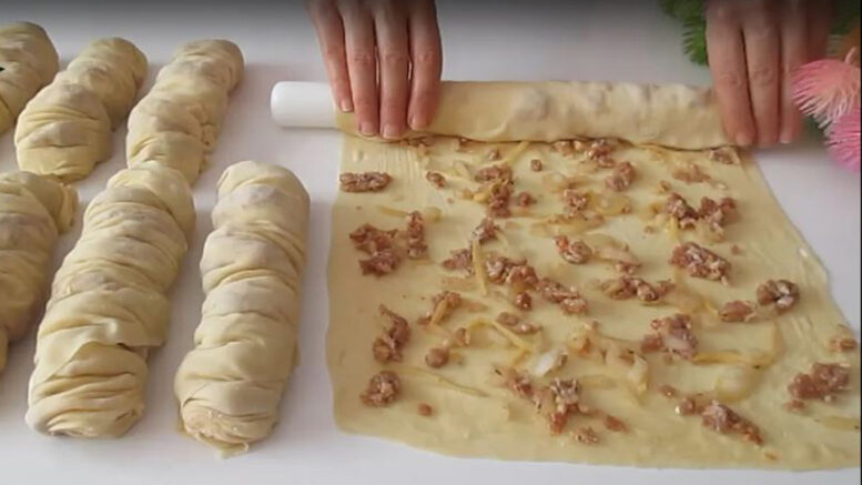 Porsiyonluk Oklava İçinde Yapılan Büzgü Börek Tarifi