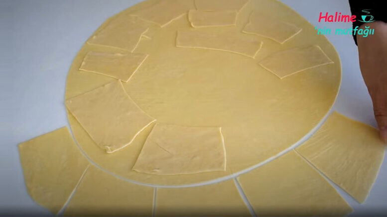 Sadece 3 Bezeden İnanılmaz Yöntemli Börek Tarifi