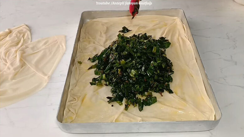 Tepsi Tepsi Yenen Sipariş Verilen Börek Tarifi