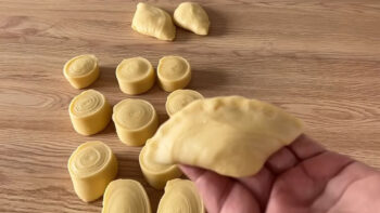 1 Bardak Sütten Katları Sayısız Börek Tarifi