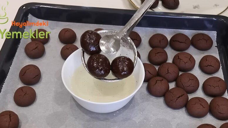 1 Tepsi Yediren Lezzet Bombası Islak Kek Tarifi