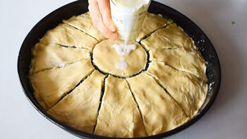 Herkesin Yapabileceği Püf Noktaları İle Çıtır Börek Tarifi