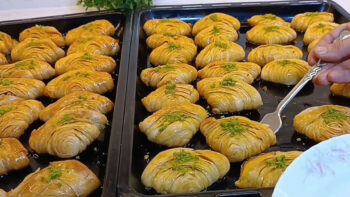 Tek Seferde 12 Katlı Şerbeti Tatlılardan Baklava Tarifi