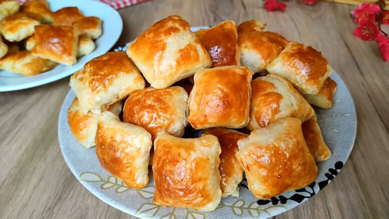 3 Malzemeden Ucuz Çıtır İkramlık Börek Tarifi