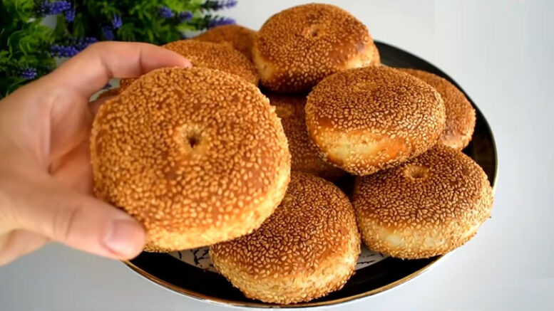 Oklava İle Şekillenen Simit Gibi Poğaça Tarifi