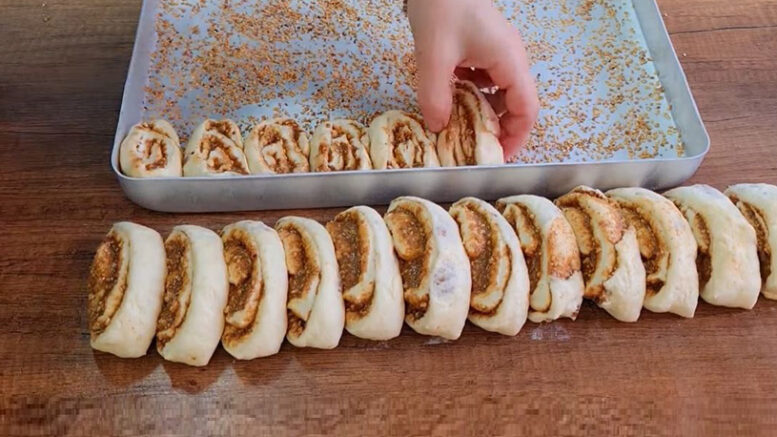 Asırlık Yöntemden Farklı İç Malzemeden İkramlık Çörek Tarifi