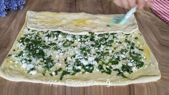Önceki Bildiklerinizi Unutturacak Peynirli Çörek Tarifi