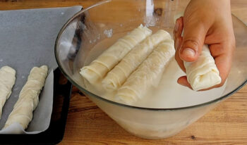 Sırrı Çok Merak Edilen Börek Tarifi