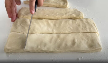 3 Malzemeden Kimseye Yetmeyecek Börek Tarifi
