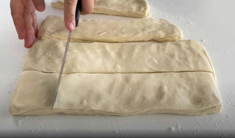 3 Malzemeden Kimseye Yetmeyecek Börek Tarifi