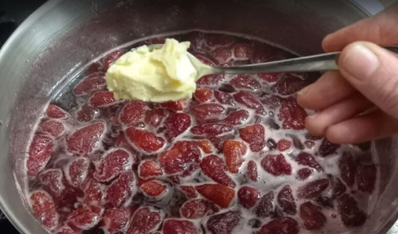 Ustaların Püf Noktası İle Şekerlenmeyen Çilek Reçeli Tarifi
