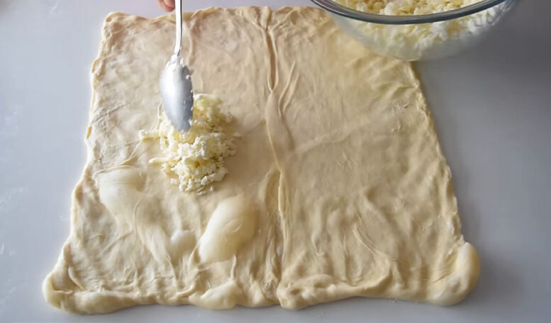 Hiç Yorulmadan Yaz Sofralarına Yakışan Börek Tarifi