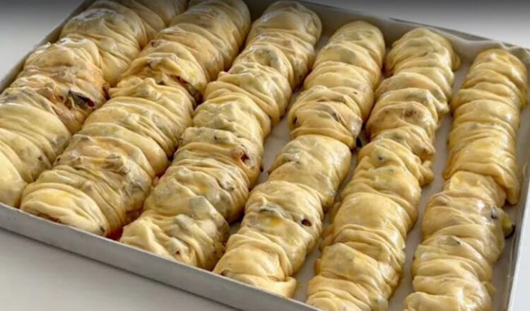 En Kolayından Hayran Bırakan Patlıcanlı Börek Tarifi