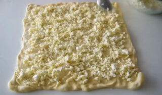 Milföyde Neymiş Daha Lezzetli Olan İkramlık Börek Tarifi