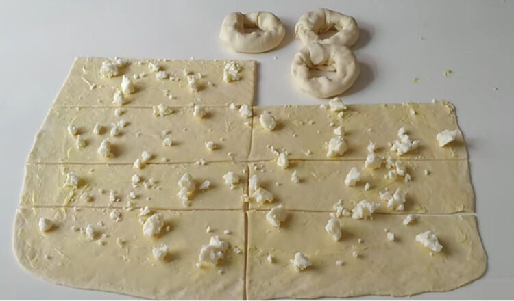 Çay Demini Alana Kadar Hazırlanan Simit Börek Tarifi